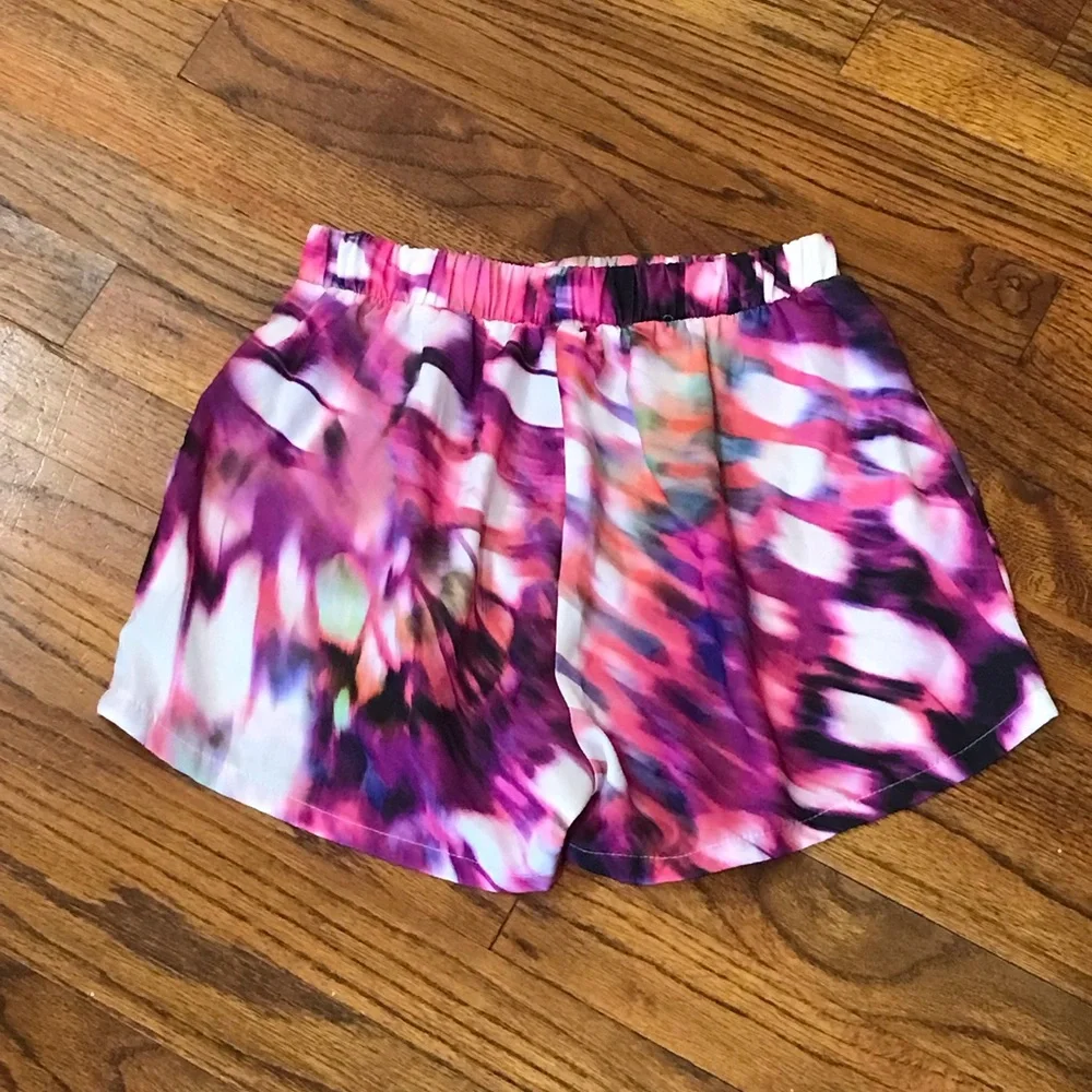 Tyche Boutique Stretch Polyester Swirled Tie Dye Dress Shorts Pockets Stretch